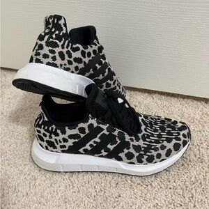 Adidas Women's Swift Run Black and White Sneakers